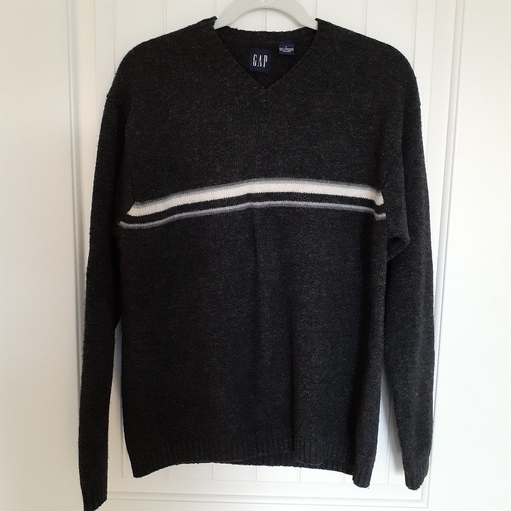 GAP Lambswool V-Neck Gray Sweater With White Stripe Size L